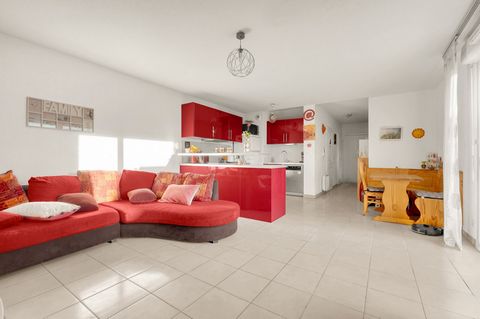 Are you looking for a spacious and bright apartment, ideally located in Toulouse? Look no further! This T3 of 65m2 will meet all your expectations. Located on the 3rd and last floor of a recent residence in Croix-Daurade, it benefits from a quiet env...