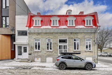 À vendre : Magnifique duplex à Québec (Saint-Sauveur) Idéal pour propriétaires occupants ou investisseurs, ce duplex zoné pour 8 logements comprend un spacieux 5 ½ au rez-de-chaussée, offrant des revenus potentiels de 1 800 $ par mois, un lumineux 4 ...