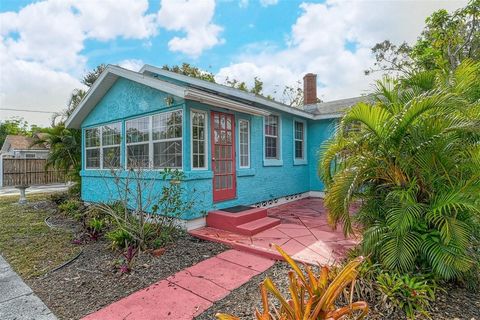 1924 charming cottage on a corner lot. The two bedrooms have original wooden floors with a bathroom and Walkin' shower. There is an Mother-in-law suite, separate from the main house with Mexican Tile flooring. The property has a concrete driveway wit...