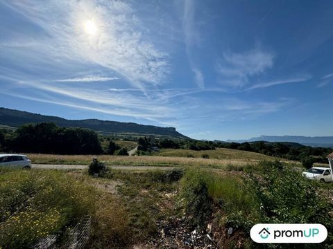 Situé dans un environnement paisible et verdoyant, ce terrain de 1000 m² à Plan-de-Baix est une opportunité rare pour concrétiser votre projet immobilier. Bénéficiant d'une surface constructible de 760 m² et de 240 m² de surface agricole, il offre un...