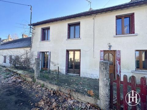 Do you want to buy a house with multiple possibilities? Discover this house of 127 m2 of living space, located in a charming little town and ideally located between two cities. Enjoy a peaceful living environment while having all amenities nearby: sc...