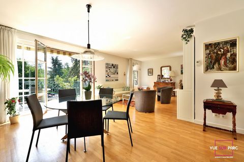 Vue sur Parc vous propose ce magnifique duplex en dernier étage de 155 m2 situé au cœur d'Écully. Parfait pour une grande famille ce bien offre des espaces généreux et bien agencés. Il se compose d'un séjour double, d'une grande cuisine dinatoire, de...