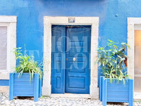 Os presentamos este encantador apartamento de 1+1 dormitorios, con 60 m², situado en la planta baja de un edificio en la prestigiosa zona ribereña de Santos, en la Calle Verde. Con un diseño típico de Lisboa, esta propiedad combina el encanto históri...