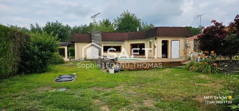 Située à Saugnac-et-Cambran (40180), cette charmante maison bénéficie d'un emplacement au calme, propice à la tranquillité et à la sérénité. La commune offre un cadre de vie agréable, entouré de nature, tout en restant à proximité des commodités esse...