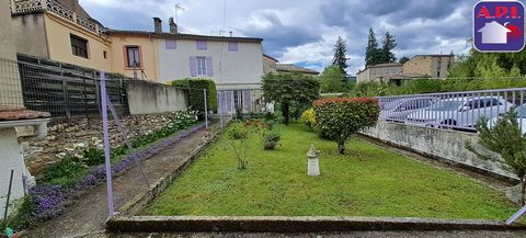 Charmantes Einfamilienhaus in Laroque d'Olmes Entdecken Sie dieses herrliche Einfamilienhaus in perfektem Zustand, das modernen Komfort und Authentizität vereint. Es liegt im Herzen von Laroque d'Olmes und bietet eine angenehme Umgebung mit freiem Bl...