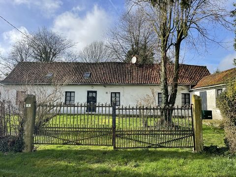 Ref 3991 : Exclusivity !! Beautiful country farmhouse, of about 165m2 of living space, to be consolidated, located in the triangle Hesdin, Fruges, Saint pol sur ternoise, comprising: On the ground floor: kitchen, living room, living room, toilet, 2 b...