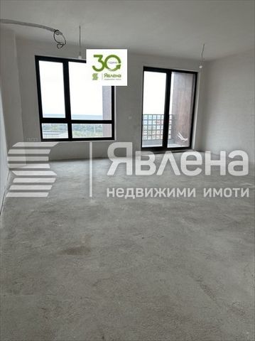 Spacious and sunny apartment with wonderful sea view. It is located in a residential building in an advanced stage of construction in front of Act 16 in the resort. St. St. Constantine and Helena, far from the noisy city, but close to its lights in t...