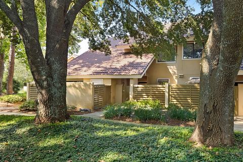 Located on the beachside of Sandestin, this charming Beachwalk townhome boasts an ideal position within half a mile of the sugar sand beaches of the Emerald Coast and offers picturesque views of Horseshoe Lake. A private, gated covered patio welcomes...