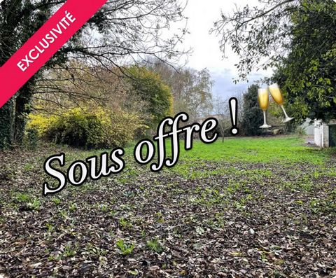 Sous offre, Ce magnifique terrain clos à bâtir de1250m2. SITUATION : Un secteur très privilégié du quartier du Parc des Berges à Harnes. Et surtout dans un endroit rare du fait qu'il se trouve en face du chemin de Halage avec 60m linéaire devant le c...