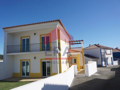 Haus mit 3 Schlafzimmern in einer privaten Wohnanlage mit Swimmingpool in Tornada, Caldas da Rainha. Bestehend aus Küche, Wohnzimmer mit Kamin mit Wärmerückgewinnung, 3 Schlafzimmern mit Einbauschränken und Balkon und 2 Gemeinschaftsbädern. Ausgestat...