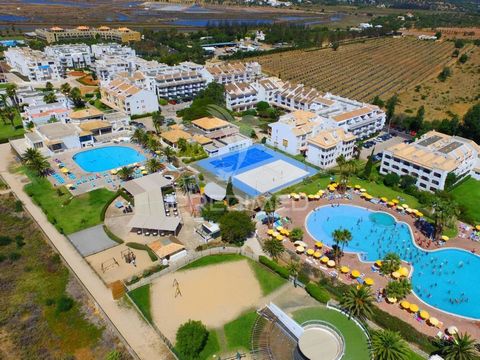 If you want to invest in a piece of paradise in the Algarve, this is your chance! This T0 at Golden Club Cabanas offers comfort, leisure and a privileged location in Cabanas de Tavira, one of the most charming destinations in the region. Property Hig...