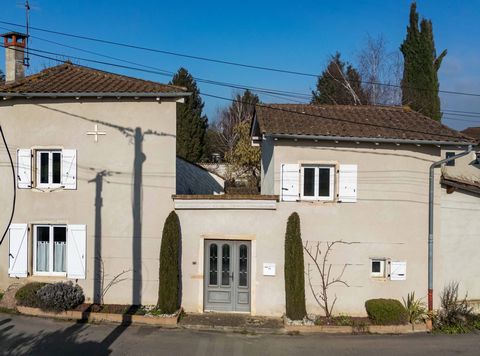 Sur la commune de Saint-Georges-de-Reneins, l'agence Sandra Viricel vous présente cette charmante petite maison de campagne, située idéalement dans un hameau paisible. Une surface de 93m2 CARREZ, 3 chambres, avec deux corps de maison, réunit par l'en...