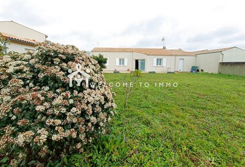 Vous souhaitez acquérir une maison familiale de plain-pied avec ses quatre chambres à proximité immédiate de La Rochelle ? 'GARDANNE' est le bien qu'il vous faut. Elle est située dans un lotissement au calme, proche des écoles, des commerces et des s...