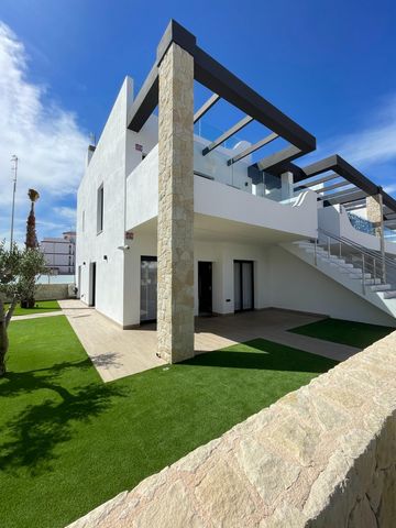 Appartement au dernier étage et généreux solarium de 59 m2, dispose de 2 chambres, d'un salon avec portes donnant sur la terrasse, d'une cuisine moderne à aire ouverte avec appareils intégrés comprenant four, plaque de cuisson, hotte, réfrigérateur-c...