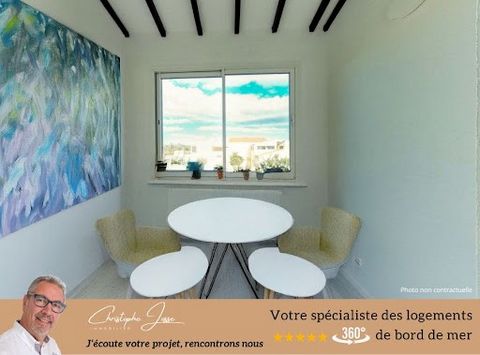 Christophe Josse, your local real estate advisor, exclusively presents this apartment located on the 1st floor in a very quiet and low-cost residence in Port-Leucate The advantages: - Large living room open to a fully equipped kitchen: fridge, induct...