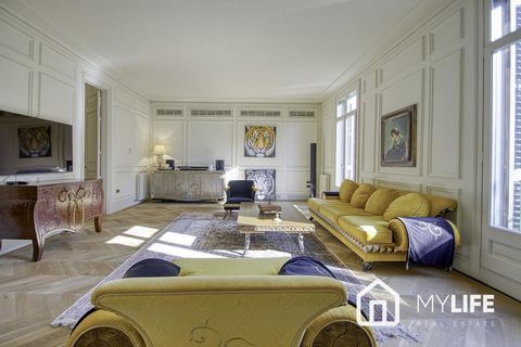 MYLIFE Real Estate presents an impressive and sophisticated 312m2 apartment for sale in one of the most iconic parts of Barcelona, la Dreta de l'Eixample. Property details This second-floor residence is situated in a well-maintained elegant building ...