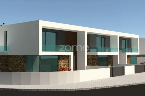 Identificação do imóvel: ZMPT574311 Com uma localização de excelência, este lote oferece-lhe a possibilidade de construir a sua casa de sonho, na zona mais tranquila da cidade da Mealhada. Venha conhecer o pré-projeto. Consigo sempre na procura de ca...