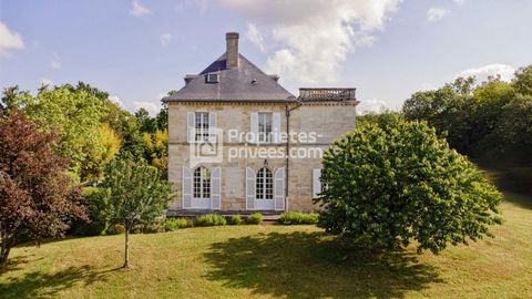 Bordeaux, Yvrac à 12 kilomètres seulement du centre historique de Bordeaux, Christel MILCAN vous propose cette demeure bourgeoise du XIXème siècle de plus de 330m2. Quand on arrive à cette maison majestueuse, qui pourrait se douter que l'on est sur l...