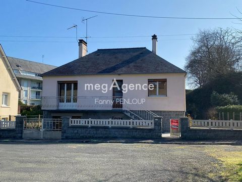 I offer you in a quiet area of ??Avranches close to shops and schools, 20 minutes from Mont-Saint Michel and the Normandy coast, this bright house of 82 m² on a full basement. It includes: an entrance, a bright living room on parquet flooring with di...