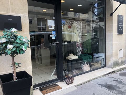VENTE DROIT AU BAIL, BELLE BOUTIQUE PLEIN CENTRE BORDEAUX 25 m2 AVEC CAVE