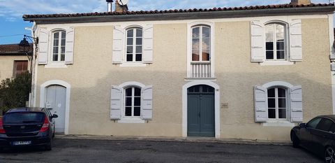 JOLIE MAISON DE VILLAGE AVEC PISCINE ET JARDIN CLOS