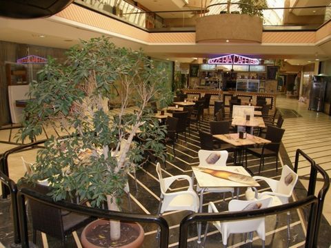 Restaurant -Commercial Local in Puerto Banus for sale, Freehold, it is working as busy restaurant at the moment but can be converted for any business purpose, it is an open space restaurant with its owne kitchen in a very popular Commercial center in...
