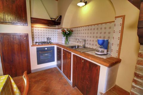 This attractive farmhouse is located in Tuscany. Ideal for a family it can accommodate 4 guests and has 2 bedrooms. It has a shared swimming pool for you to make the most of your holidays.If you run out of your essentials, the supermarket is 1 km. Tr...