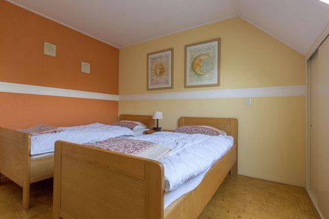 Dit vakantiehuis heeft 6 slaapkamers en is geschikt voor 16 personen, ideaal voor meerdere gezinnen, met name met kinderen. Het ligt op een landelijke plek in het buitengebied van het Brabantse Sint Anthonis. Sint Anthonis is een gezellig dorp aan de...