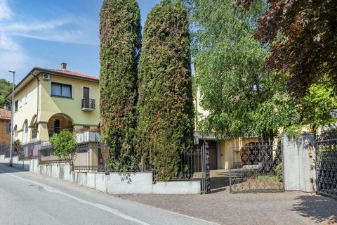 This pleasant apartment in the north of Italy, not far away from the border with Switzerland, has a beautiful view of Lake Maggiore. It is an excellent option for 2 couples or a family. The Lago Maggiore offers water sports and various nice beaches s...