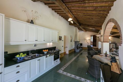 This holiday home with a shared pool is located in Poppi in sunny Tuscany. The house has 2 bedrooms and is suitable for a family. This valley lies between Florence and Arezzo. Florence is only 90 minutes away and is amongst others known for the Ponte...