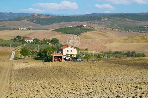 The main farmhouse of the property in question is spread over two levels for a total gross area of ​​about 300 square meters. Currently the ground floor is used for storage of materials, while the habitable part of the building is located on the firs...