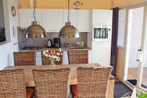 Only a short walk away from the beach this is a 3-bedroom holiday home in Kamperland. It has a sunny balcony to relax and is perfect for a family or group of 6 people. The holiday home is perfect for a relaxing holiday. A small supermarket and a rest...