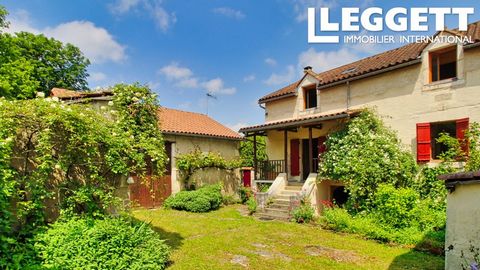 A21312MCH24 - In the town of Brantôme, Venise verte du Périgord, 27km from Périgueux and 56km from Angoulême with its TGV/LGV station, I present you this charming stone house of 130m2 living space on a nice wooded plot of 2220m2 with barn, small outb...