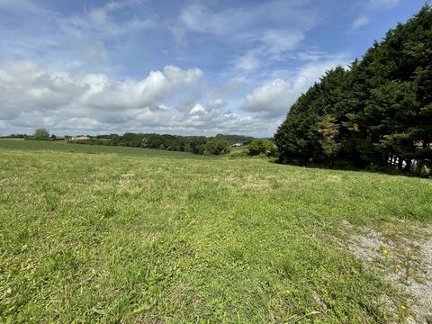 Rare ! land 1400 m² near Orthez. For sale a beautiful LAND of 1400 m² serviced (WATER EDF) near Orthez in housing estate. This land is free of builder. Shops and amenities (college, high school, doctors) 10 min by car. Contact your Selection Habitat ...