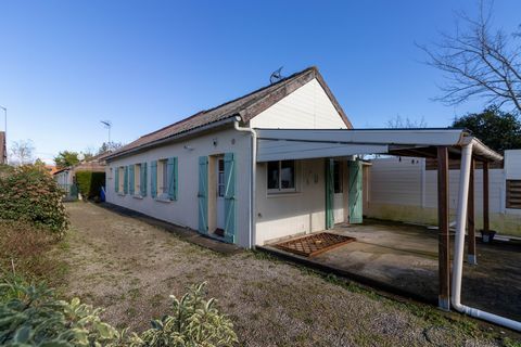 The agency ANTONY VESQUE IMMOBILIER offers you EXCLUSIVELY in GOUVILLE SUR MER this holiday home composed of a living room, a kitchen, two bedrooms a bathroom and an independent toilet, close to the sea shops, ideally exposed on a beautiful building ...
