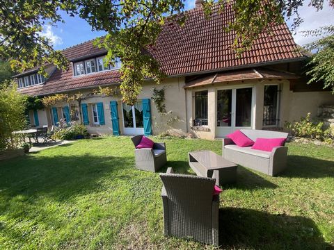 The agency POURMONBIEN by Alexandre COLLO (online real estate agency at reduced costs) offers you this adorable old farmhouse full of charm and without work, entirely on one level and enjoying a very pleasant green setting. It is located just 3 minut...