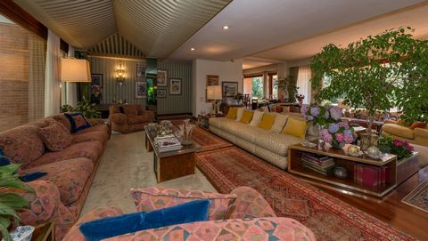 The luxurious villa for sale in Lucca is a magnificent residence that extends over a covered area of about 1,000 m2, located in a large private park of about 7,000 m2, characterized by the presence of plants typical of the Mediterranean vegetation. T...