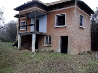 Price: €13.000,00 District: Vratsa Category: House Area: 100 sq.m. Plot Size: 3650 sq.m. Bedrooms: 4 Bathrooms: 1 Location: Countryside Old country house with distinctive, native architecture, vast plot of land and nice panoramic views situated in th...