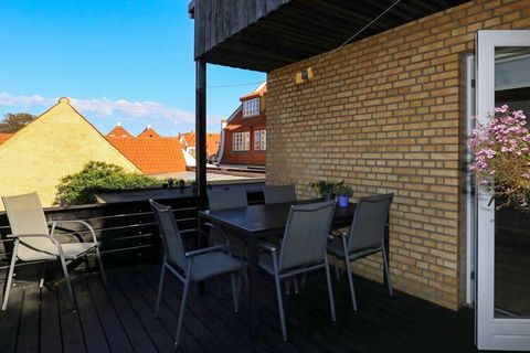 In the heart of Skagen lies this 1st floor bright and renovated apartment overlooking the pedestrian zone. The apartment contains an open kitchen / living room and living room and two double bedrooms that can be separated into two single beds. In add...
