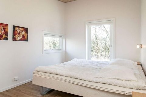 On a large natural plot only about 200 meters from the water in Kærgården is this cottage with whirlpool. The house is brightly decorated with a large window facing the terrace. There are three large bedrooms, two with double beds and one with two si...
