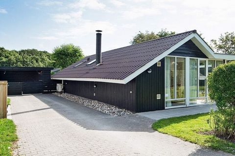 Charming holiday cottage in an area of great natural beauty near to Ho Bugt and the centre of Esbjerg with its many attractions and shopping possibilities. The cottage is divided and furnished in a practical way with a kitchen/family room and a conse...