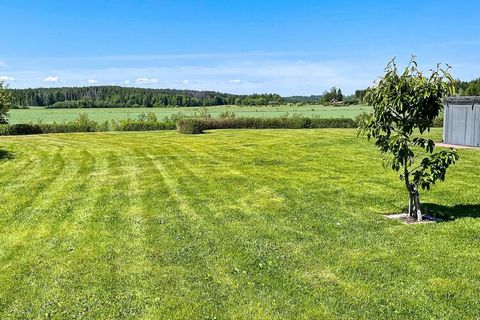 Live in a newly built house in the countryside close to the heart of the city! 15 minutes by car from the heart of Karlstad, you will find this beautiful villa with an expansive view of fields and paddocks with cows. You are welcomed to the site by a...