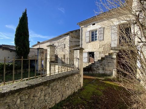 In the center of a small typical South Charentais village of 200 inhabitants, very close to Villebois-Lavalette, Aubeterre and Brantome as interesting tourist points and only 30 minutes from the TGV station of Angouleme, I present to you a beautiful ...