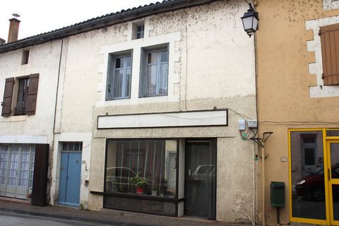 Our local agent Andy Portsmouth, offers you in a popular small town on the Vienne river, with excellent restaurant, café-bar, bakery, butcher, grocery store and weekly food market, this town-centre two-bedroom property with shop and garage. Downstair...