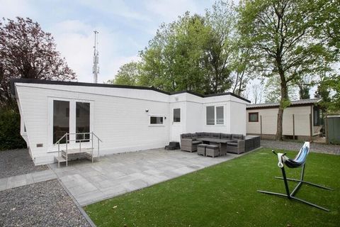 On the small-scale forest park the whirlwind in Garderen, you will find this comfortable chalet with a garden. Enjoy the whistling of the birds while you have a nice breakfast on the terrace. In Garderen and its surroundings, you will find numerous b...