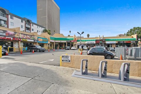 Coldwell Banker Commercial Realty and WESTMAC Commercial Brokerage Company are delighted to present an exclusive opportunity to aquire Kenmore Plaza located at 3450 W. 6th St., a strategically positioned strip center at the heart of Los Angeles’ dyna...