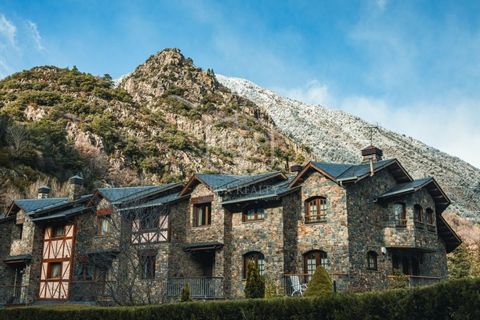 Excellente opportunité d'investissement ! Hôtel 4 étoiles exclusif situé en Andorre au cœur des Pyrénées, au pied d'une station de ski. Il y a 38 chambres premium avec terrasse et vue imprenable sur les Pyrénées. Plus 12 suites avec une chambre et un...