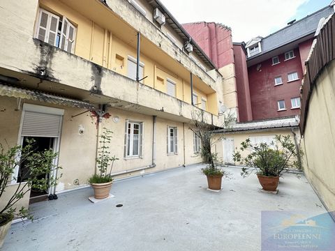 Near sanctuary of Lourdes, large apartment of 187 m2 with terrace located on the 1st floor of a residence with elevator. Comprising entrance with hallway, large living room overlooking balcony, large kitchen with dining area overlooking a large terra...