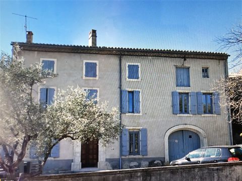 Located in the center of Suze la Rousse, this building of 7 apartments will be completely renovated. Delivery is scheduled for the end of the first half of 2024. This apartment is a T2 located on the ground floor with a surface area of 46.84 m2 This ...