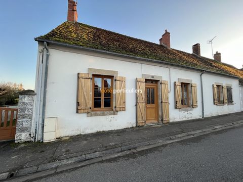 Het agentschap Côté Partculiers presenteert dit gelijkvloerse dorpshuis, gelegen in een dorp op 10 minuten van St-Amand-Montrond. Het omvat een inkomhal, een woonkamer, een keuken, een eetkamer, drie slaapkamers, een apart toilet en een doucheruimte ...